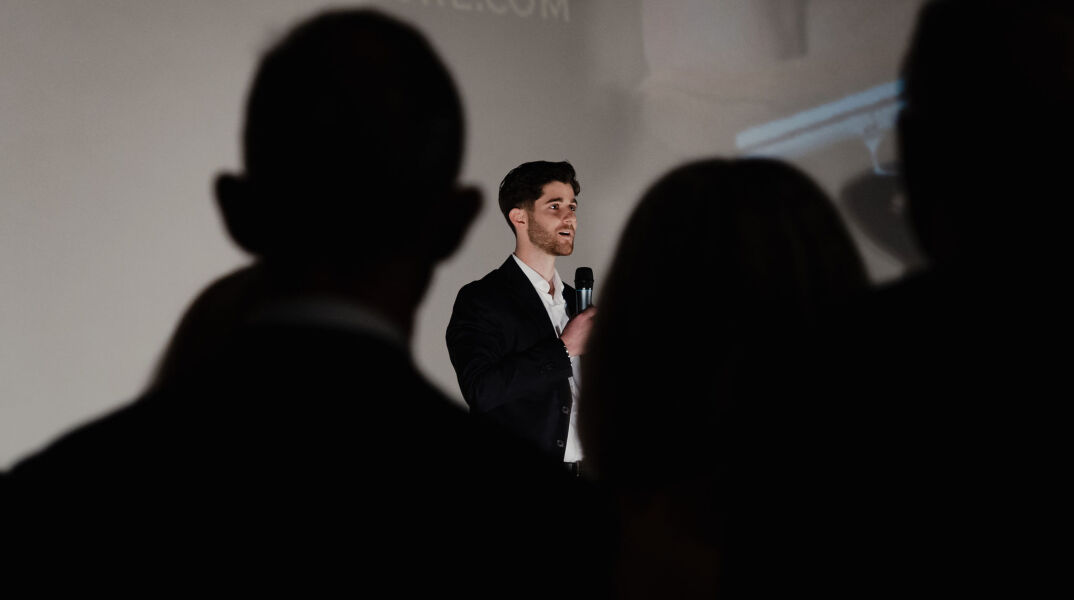 Φωτορεπορτάζ: Η τελευταία προβολή του κινηματογράφου ΙΝΤΕΑΛ – Συνέντευξη με τον Γιώργο Σπέντζο