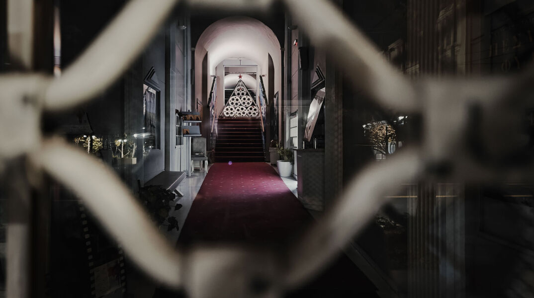 Φωτορεπορτάζ: Η τελευταία προβολή του κινηματογράφου ΙΝΤΕΑΛ – Συνέντευξη με τον Γιώργο Σπέντζο