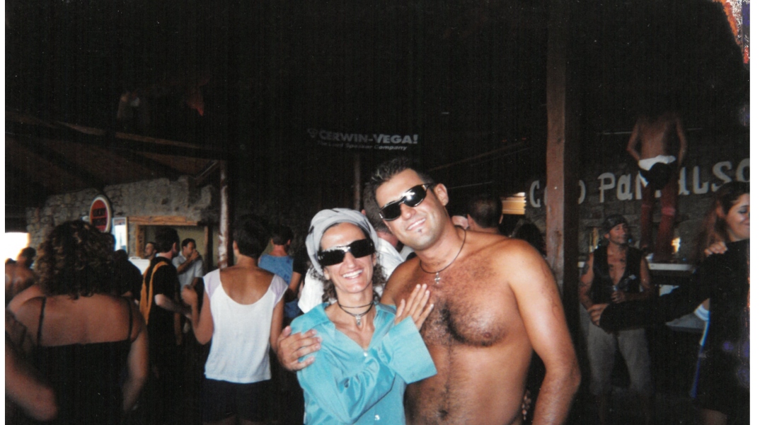 Cavo Paradiso: Τα 30 χρόνια του ιστορικού club της Μυκόνου στο ντοκιμαντέρ του Αντώνη Θεοχάρη Κιούκα