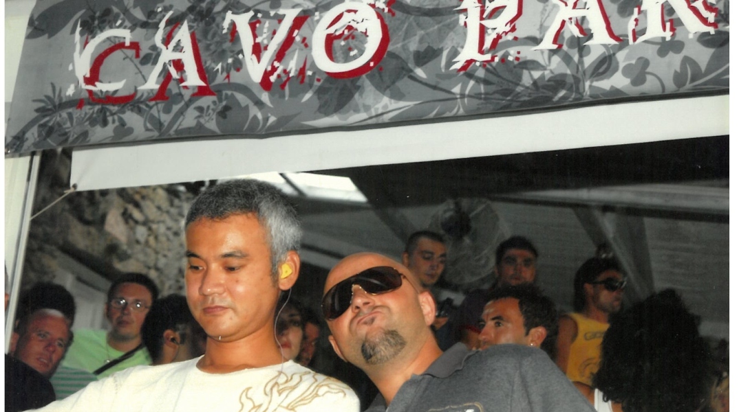 Cavo Paradiso: Τα 30 χρόνια του ιστορικού club της Μυκόνου στο ντοκιμαντέρ του Αντώνη Θεοχάρη Κιούκα