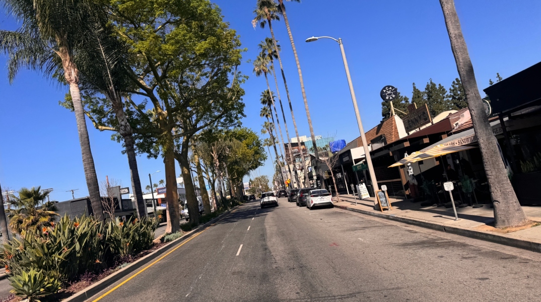 Η Monika από το Λος Άντζελες μοιράζεται τη ζωή, τη μουσική έμπνευση και τις καθημερινές διαδρομές πίσω από το νέο της τραγούδι, «L.A. Like a Song»