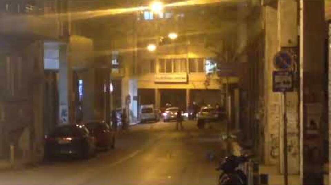 Εντοπίστηκε ύποπτο πακέτο στη Σόλωνος