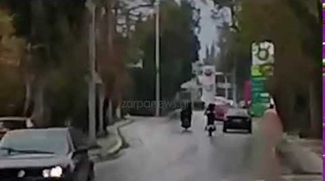 Κυκλοφορεί γυμνός στη Λεωφόρο Σούδας