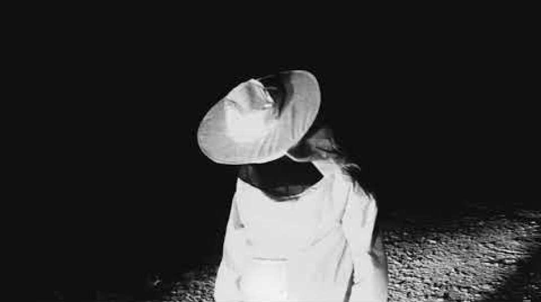 Dance with Invisible Partners - A Mort [official video]