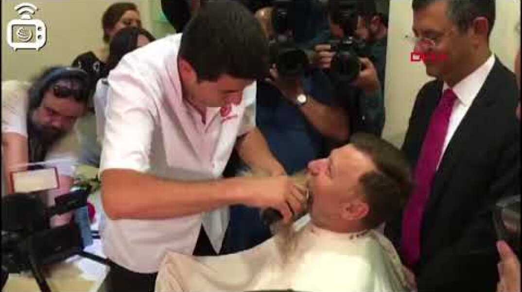 CHP'li Aytuğ Atıcı, OHAL'i protesto amacıyla 2 yıldır uzattığı sakalını kestirdi