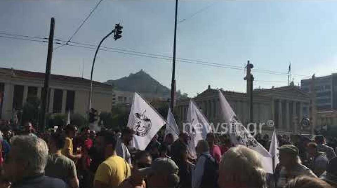 Συγκέντρωση ΠΑΜΕ στα Προπύλαια