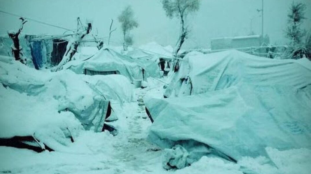 Shocking images from Moria refugee camp of migrants forced to live in the snow (Lesbos, Greece)
