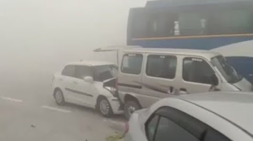 Pile up in India: Moment several cars collide due to thick smog