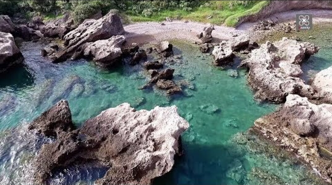 Η παραλία- πισίνα δίπλα στην Εθνική Οδό Greece Drone Pool Beach