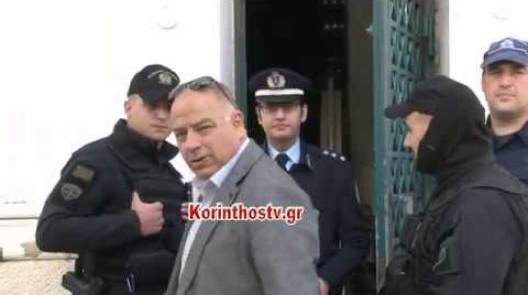 Στον εισαγγελέα Κορίνθου υπό δρακόντεια μέτρα ασφαλείας οι δύο δράστες της δολοφονίας 73χρονης