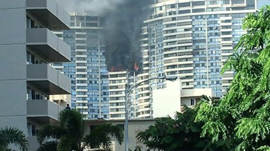 Huge fire in Honolulu, Hawaii apartment high rise