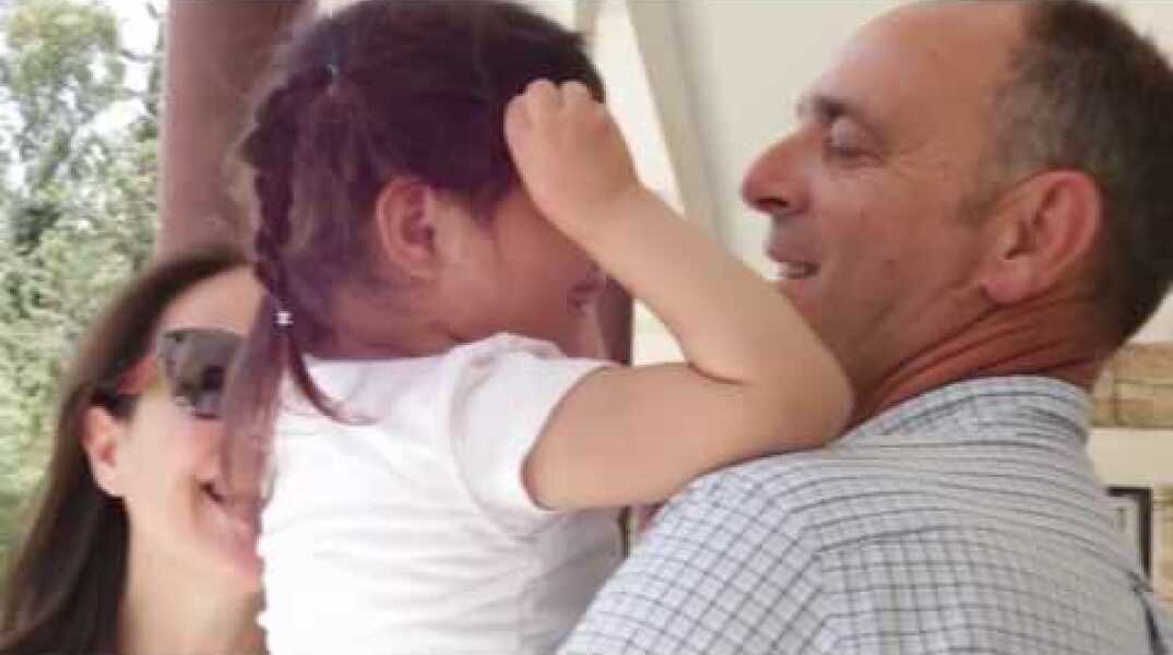 Ανοίξτε την αγκαλιά σας για να βγουν τα παιδιά από τα ιδρύματα