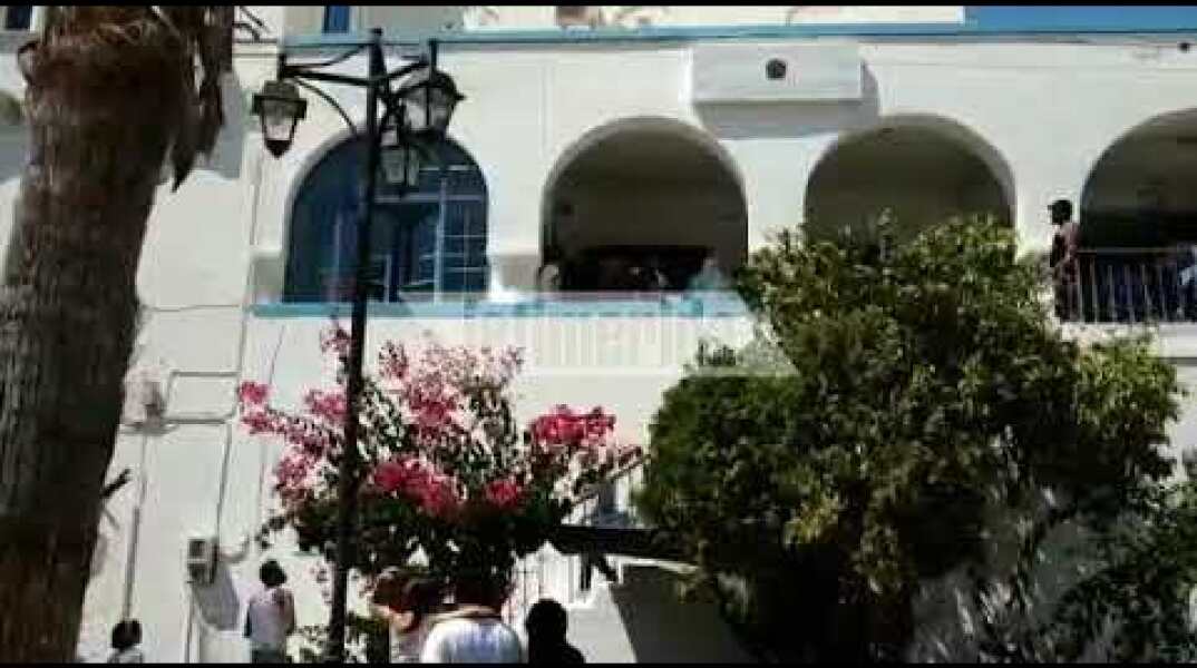 Σύμη: Ταλαιπωρημένοι μετανάστες «μπούκαραν» στο αστυνομικό τμήμα!