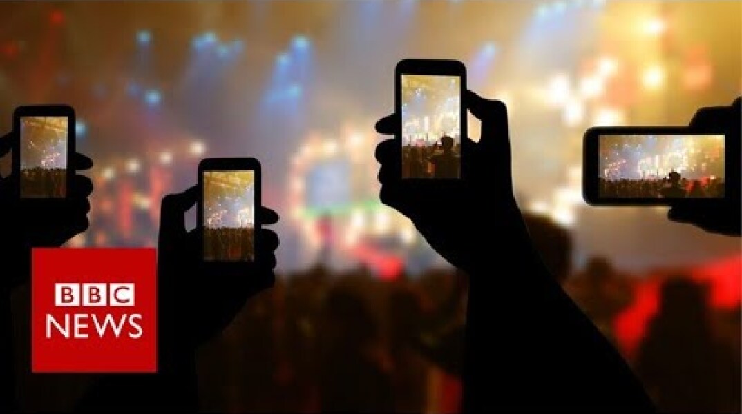 'Mobile phones have killed photography' - BBC News