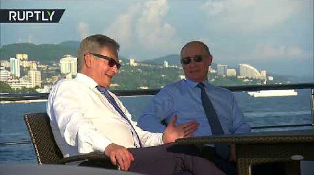 Putin & Finland's Niinistö enjoy boat trip on Black Sea