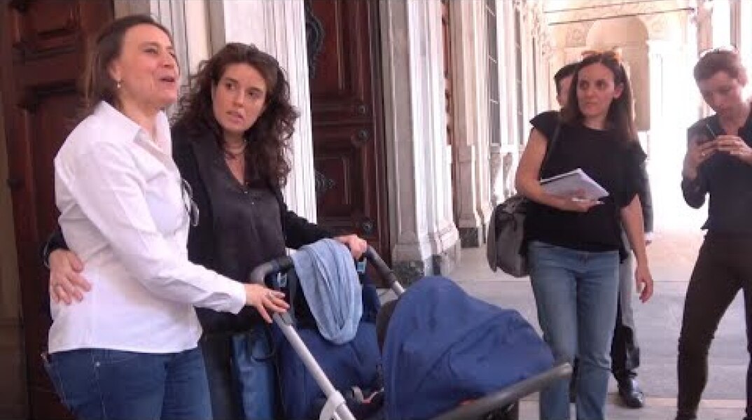 Registrato all'anagrafe di Torino il figlio di due madri. È la prima volta in Italia