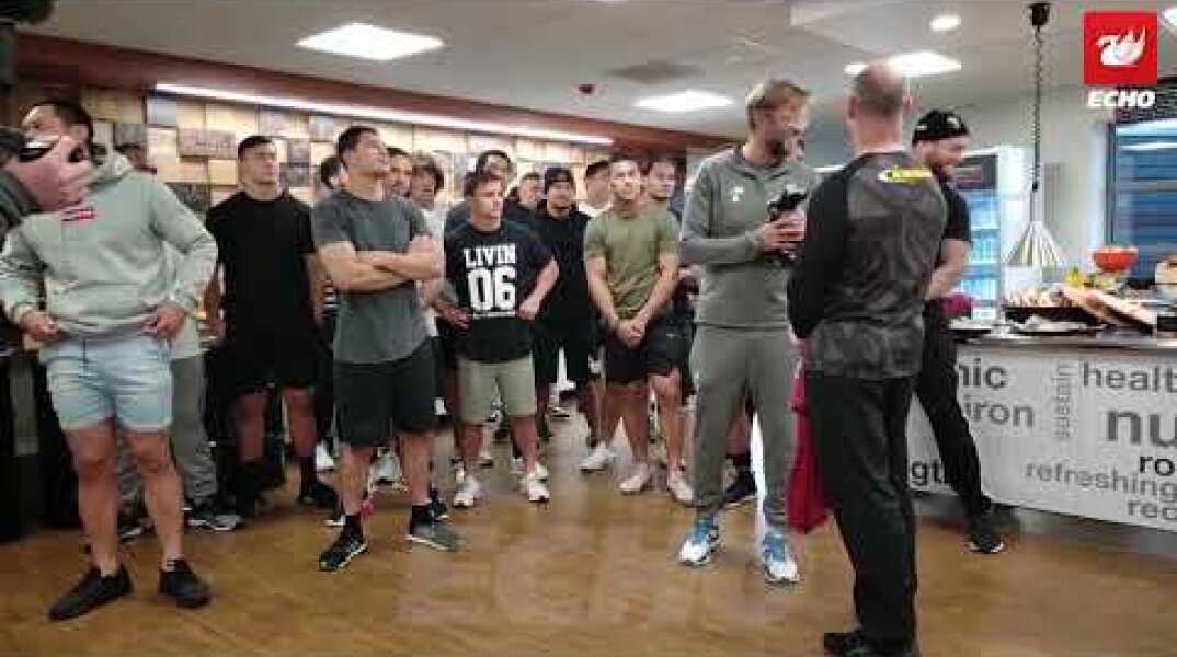 New Zealand Rugby League team perform Haka for Jurgen Klopp