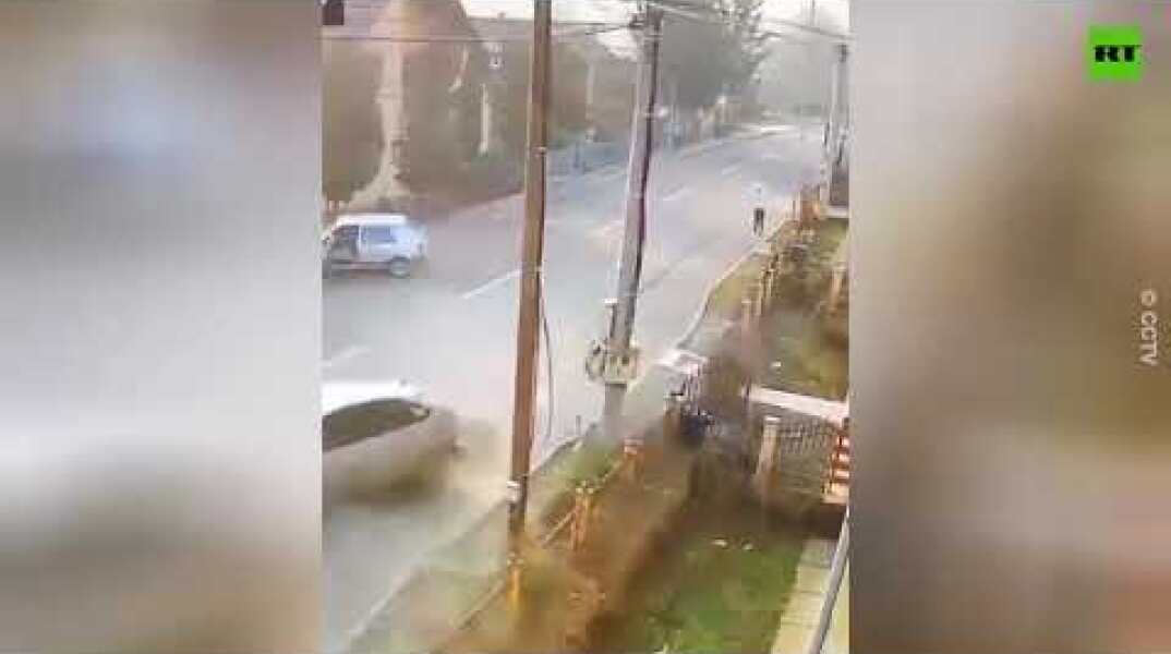 Final Destination – Bosnia: Lucky pedestrian barely escapes a road traffic accident