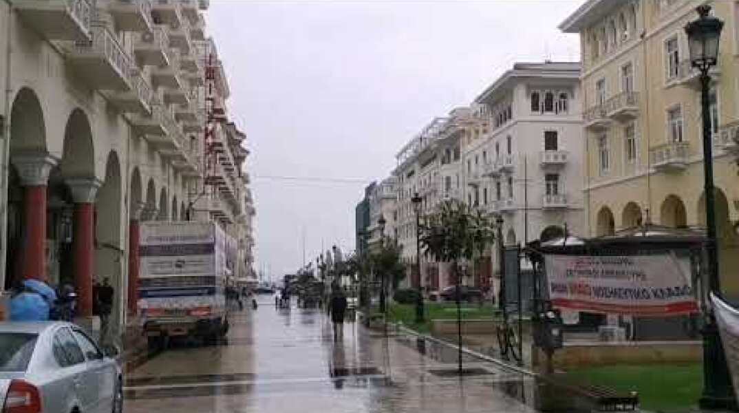 Έντονη βροχόπτωση στη Θεσσαλονίκη - GRTimes.gr