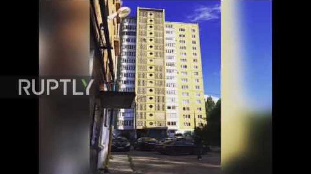 See real life SPIDERMAN scaling Perm tower block