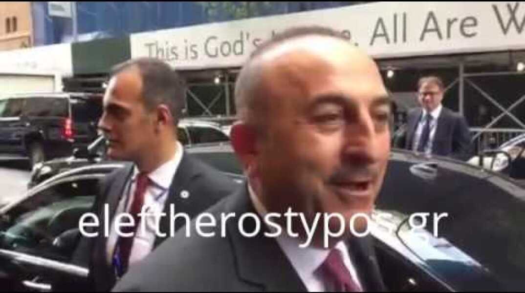 Αγενής ο Τσαβούσογλου σε Έλληνα δημοσιογράφο για το θέμα του ασύλου των «8»