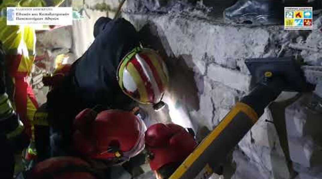 ΕΜΑΚ: Συγκλονιστικές εικόνες από διάσωση στην Αλβανία