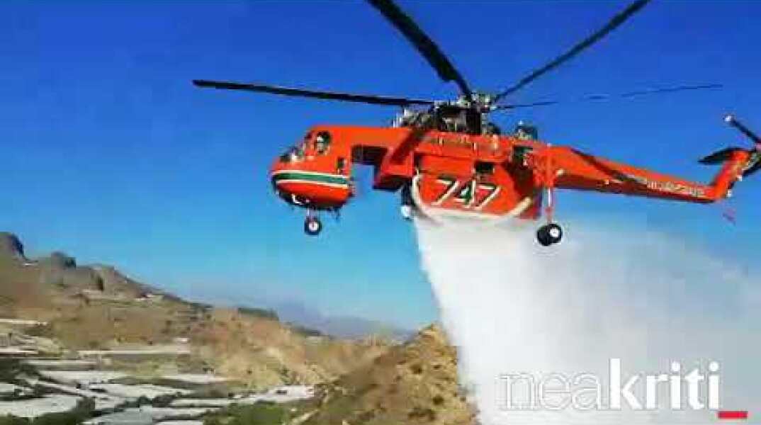 2 ελικόπτερα στην επιχείρηση κατάσβεσης της πυρκαγιάς που κατέκαψε θερμοκήπιο στην Ιεράπετρα