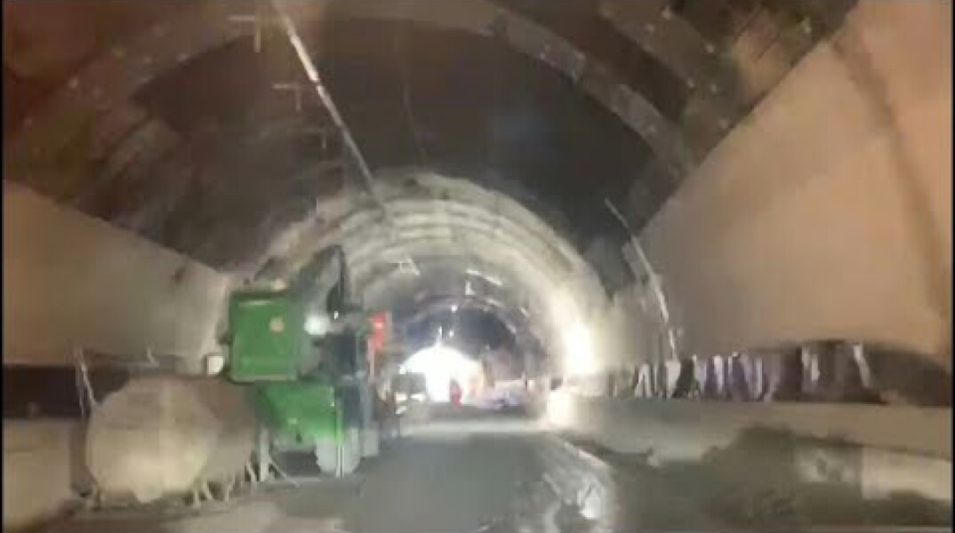 First private vehicle crosses new Genoa Bridge | AFP