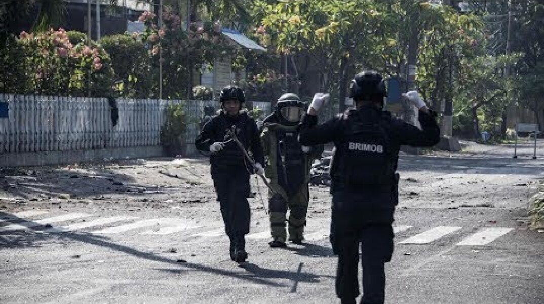 Suicide bombers attack Indonesian churches, killing at least nine and wounding 40