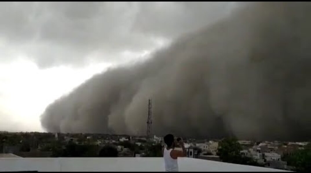 'Apocalyptic' scenes on camera as massive dust storm engulfs Rajasthan city