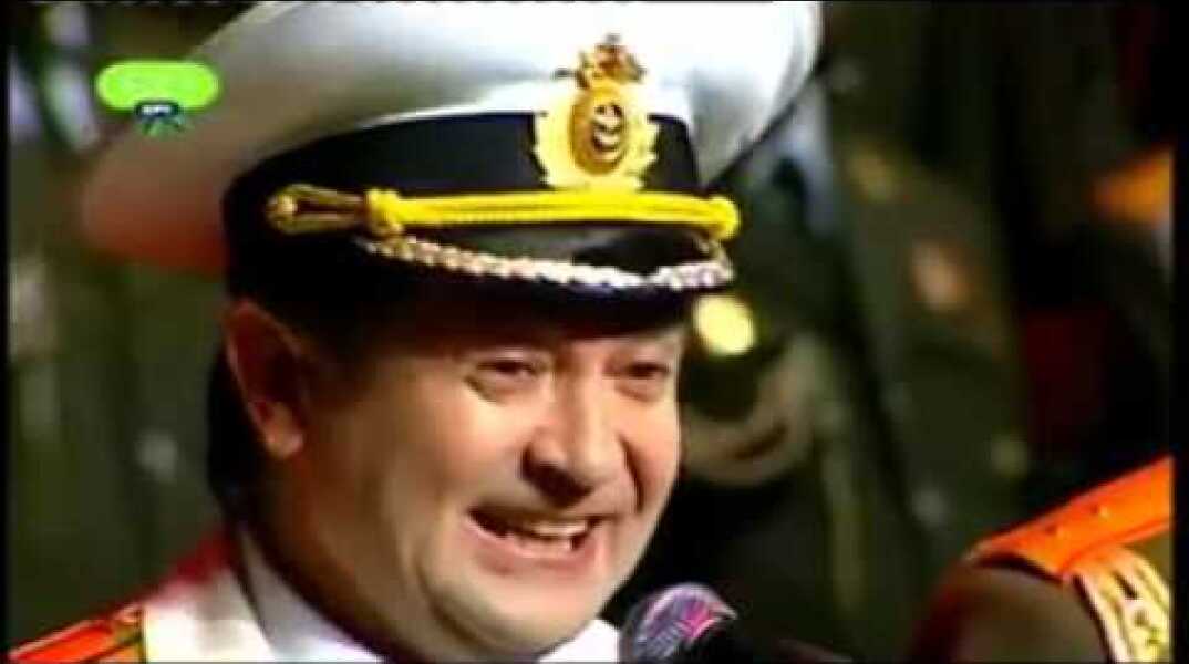 "Οταν σφίγγουν το χέρι'', από την χορωδία του Κόκκινου Στρατού.