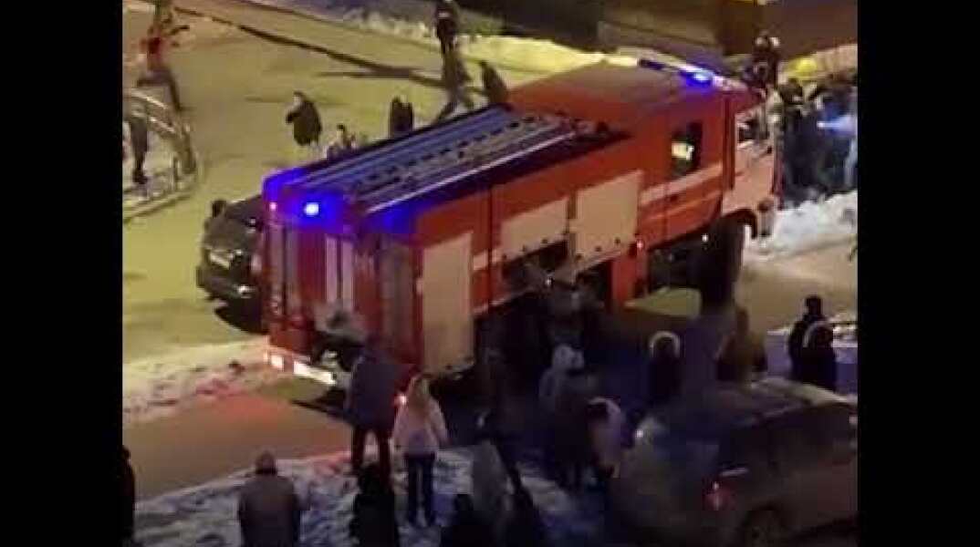 People drag cars out of the way of firetruck responding to emergency