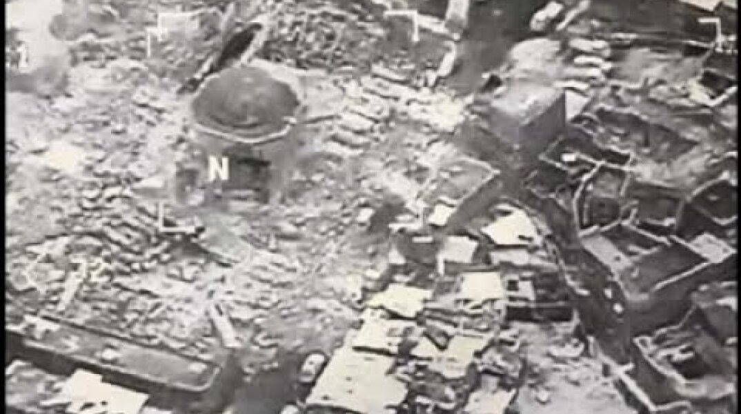 Raw: Islamic State Destroys 12th Century Mosque