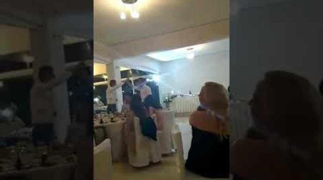 Γαμπρός στην Αμφιλοχία σταματάει το γλέντι και τραγουδάει τον ύμνο του ΠΑΝΑΘΗΝΑΙΚΟΥ!! ☘️☘️☘️