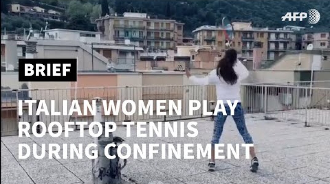 Italian women play rooftop tennis during confinement | AFP