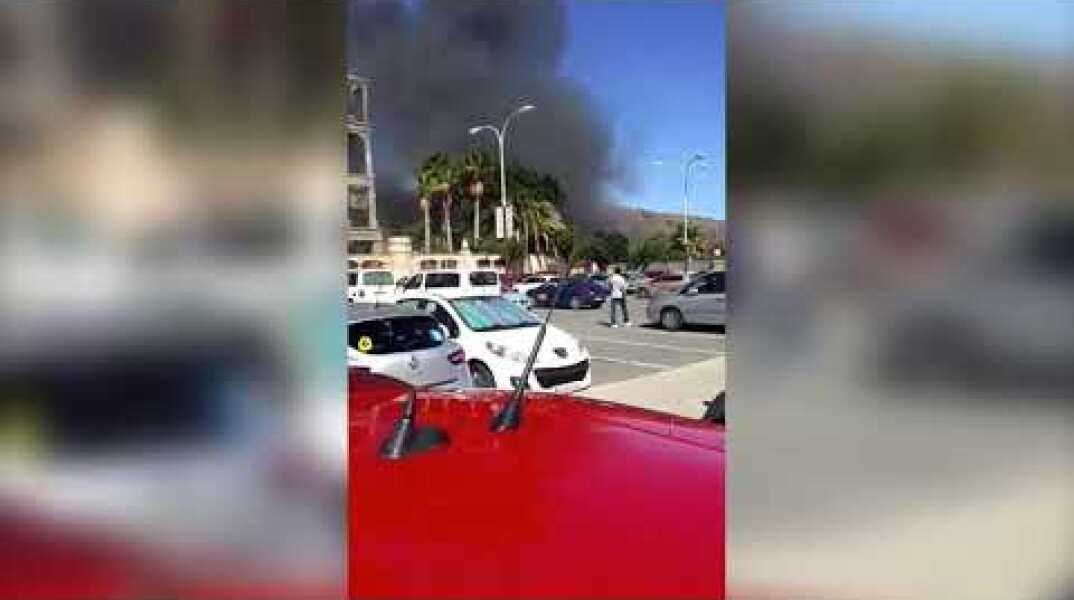 Un espectacular incendio en el sur de Gran Canaria provoca el caos entre los turistas