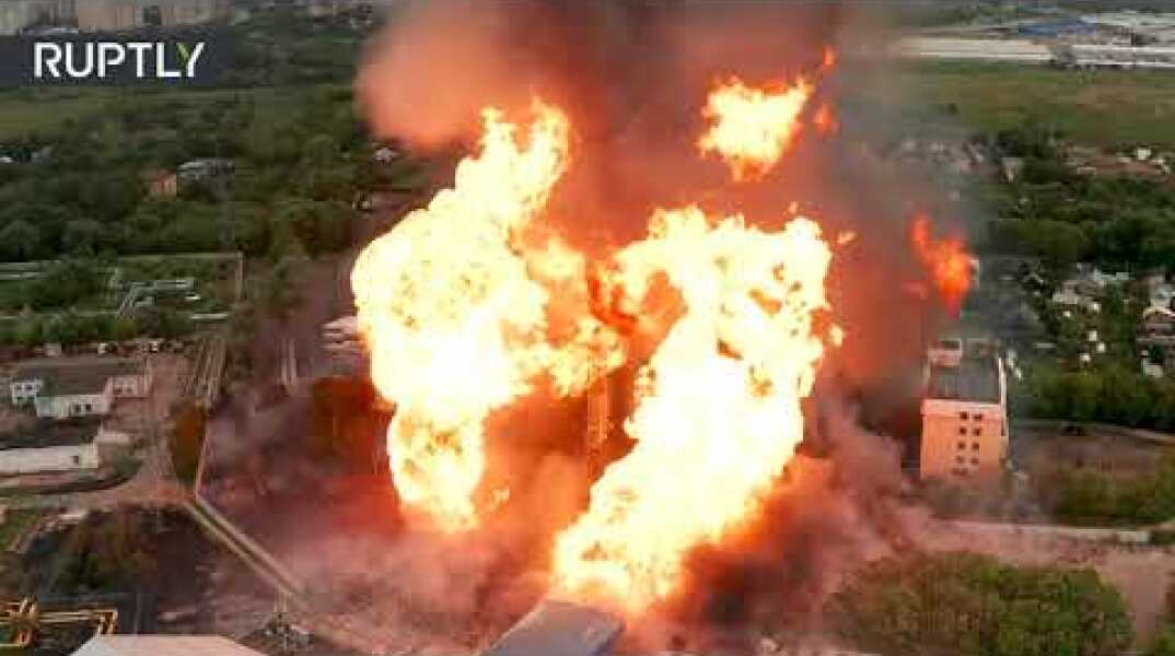 Drone footage of 50m-high flames near power plant in Moscow Region