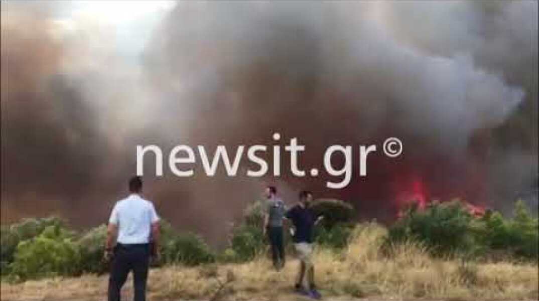 Μάχη με τις φλόγες στην Πεντέλη