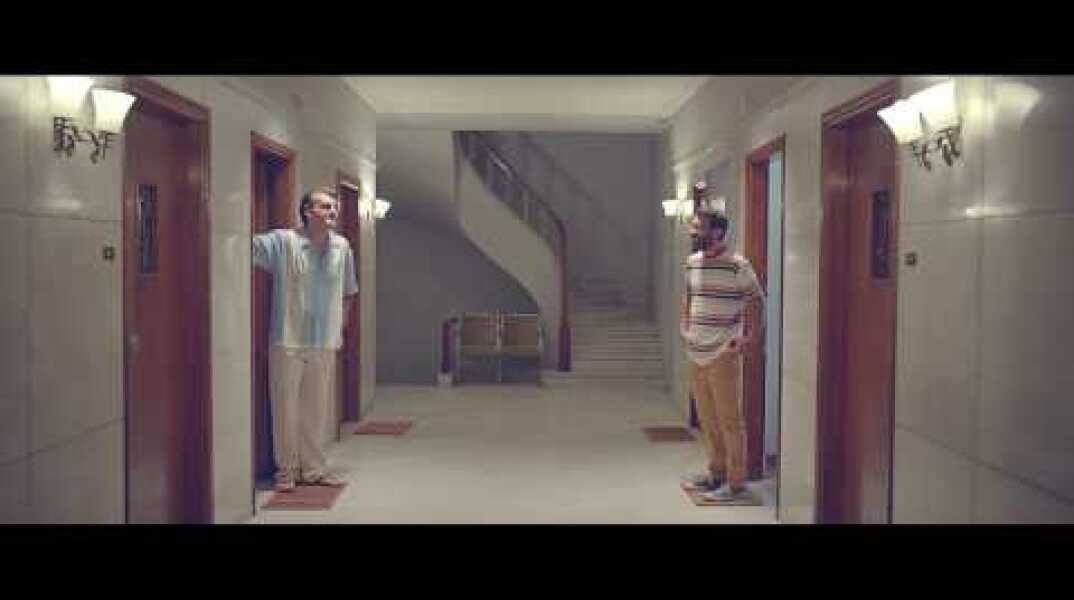 Το κόλλημα #OiGeitones