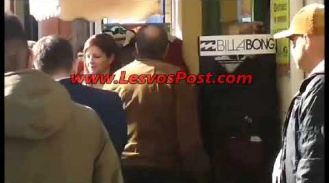 Αποδοκιμασίες Υπ  Οικ  Ε  Τσακαλώτο στην αγορά της Μυτιλήνης 24-11-18