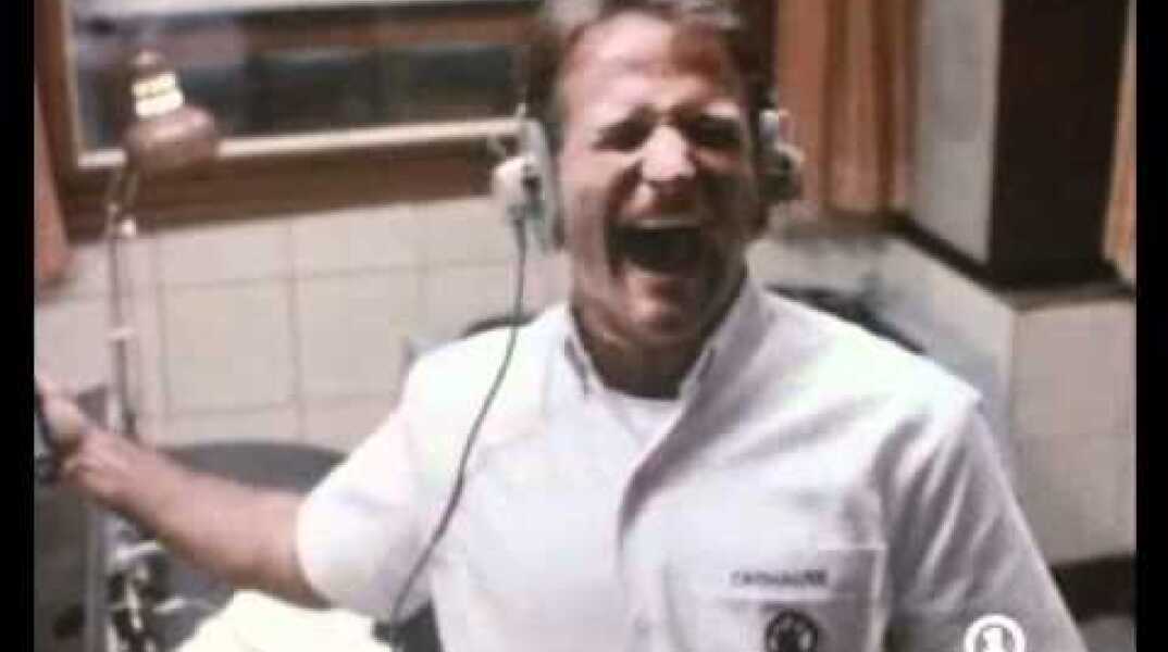 James Brown - I feel good (Good Morning Vietnam Soundtrack) 1988