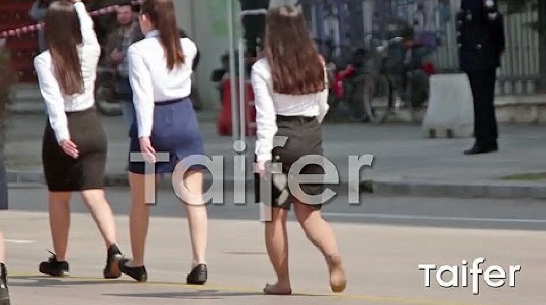 Ξυπόλυτη μαθήτρια στην παρέλαση της Θεσσαλονίκης