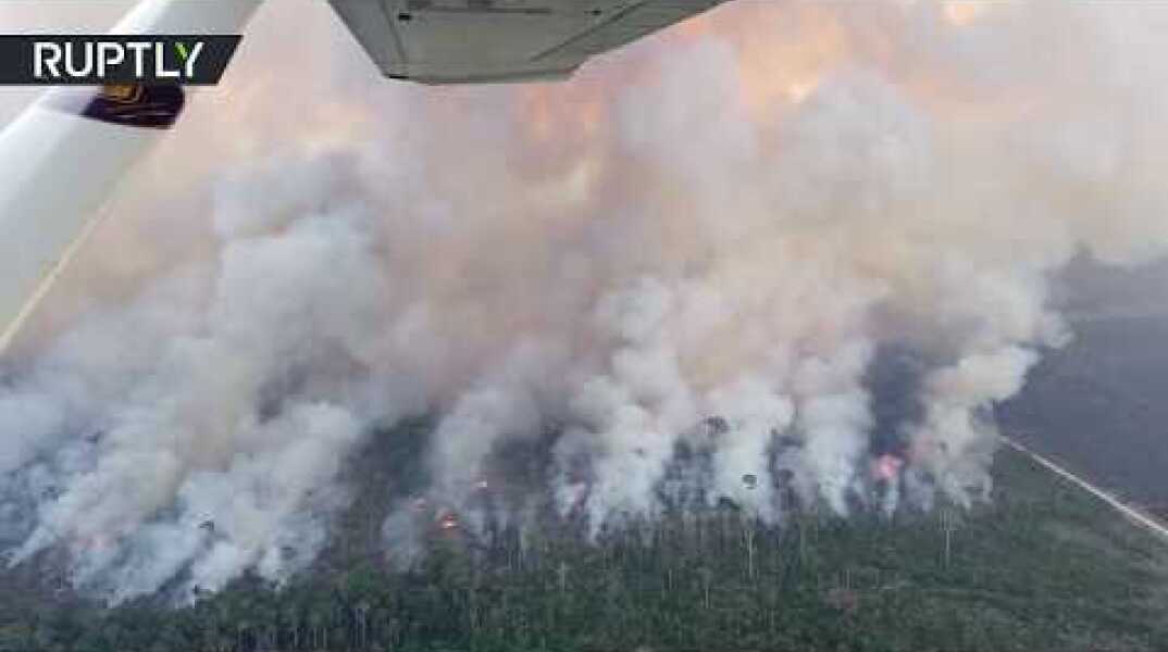 Blaze cutting a swathe through Amazon rainforest
