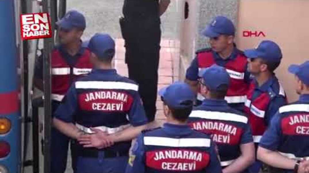 Iefimerida.gr Οι δύο Ελληνες στρατιωτικοί στο δικαστήριο -Τρίτο «όχι» σε αποφυλάκιση 22/05/2018