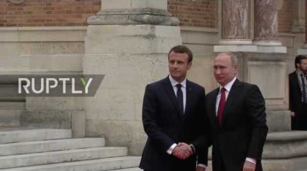 France: Putin received by Macron at the Palace of Versailles