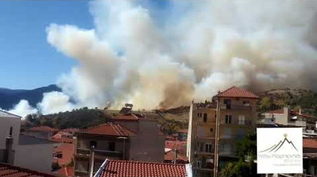 Μεγάλη φωτιά στο Καρπενήσι - Συμβαίνει τώρα