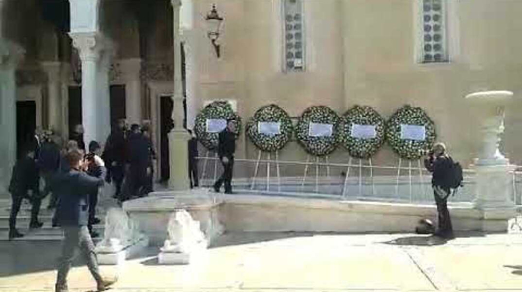 Σπανούλης στη Μητρόπολη για Θανάση Γιαννακόπουλο