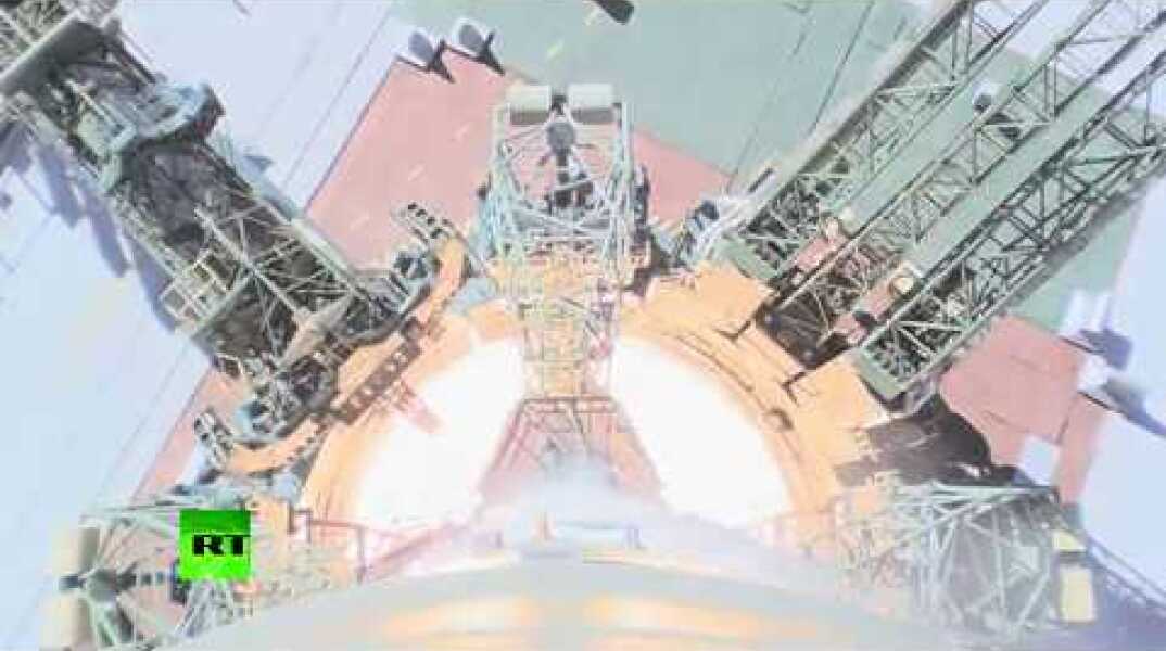 On-board camera: Moment Soyuz MS-10 booster fails