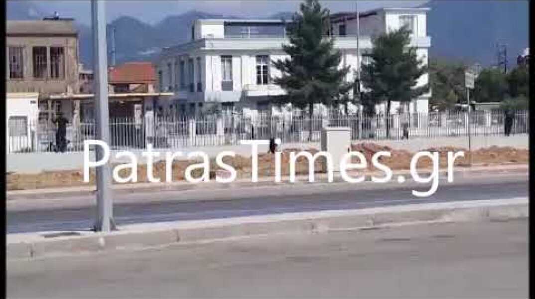 Πάτρα: Χάος στο λιμάνι - Μετανάστες έσπασαν τον φράχτη