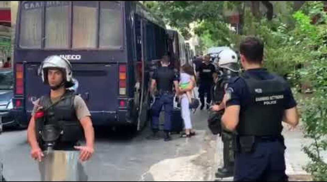 Newpost.gr - Μεγάλη επιχείρηση της ΕΛ.ΑΣ. στα Εξάρχεια 1